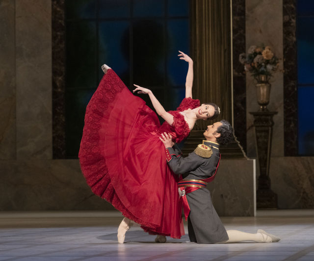 Melissa Hough som Tatjana og Alberto Ballester som Grev Gremin i balletten Onegin.