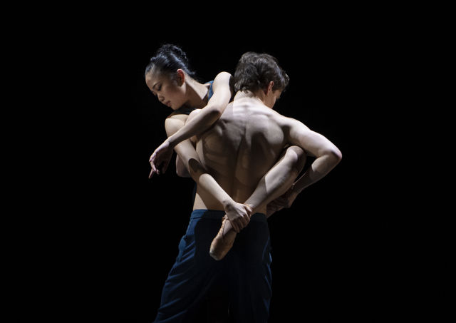 et par som danser tett sammen