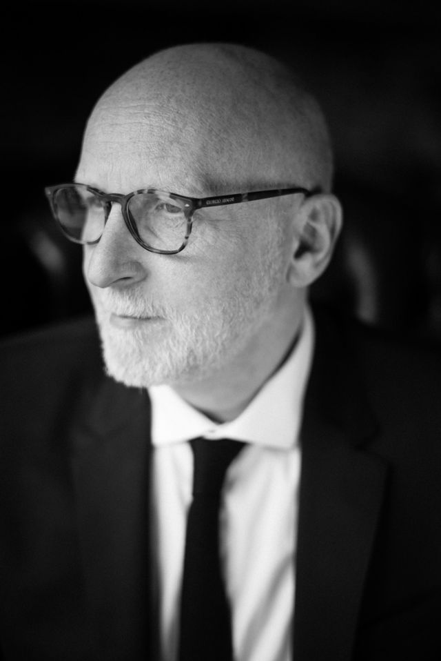 Svarthvitt portrett av godt voksen mann