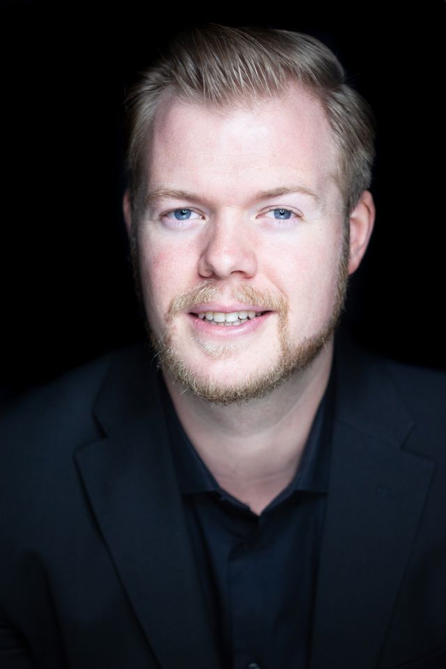Portrett av ung mann med skjegg